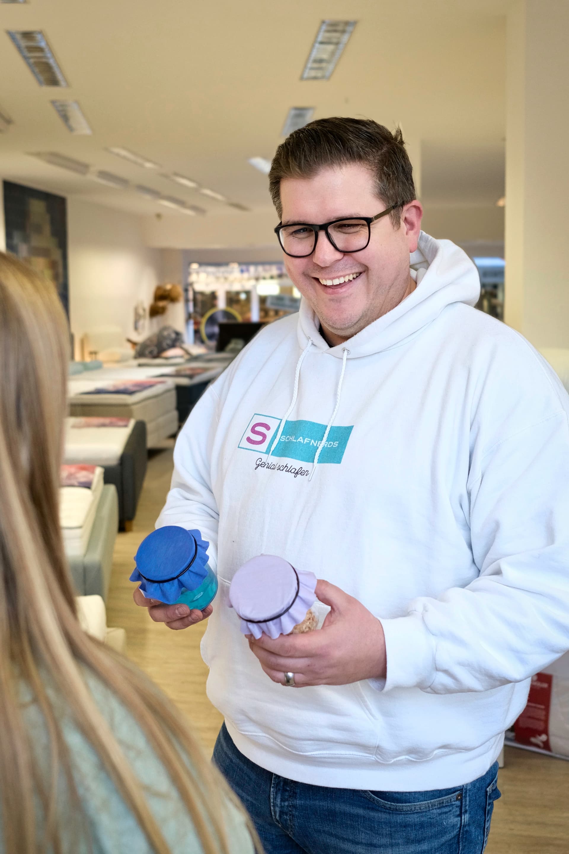 Dirk erklärt die Körperstatik bei der Schlafberatung